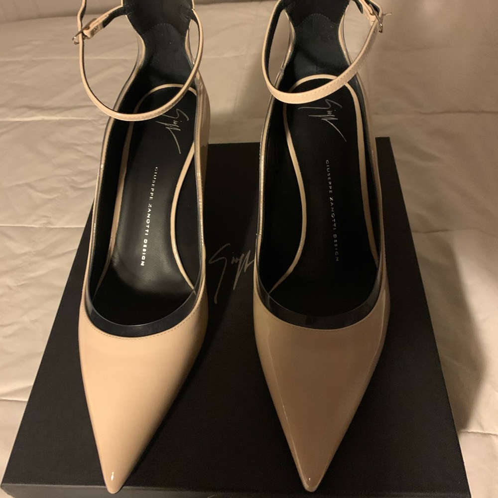 Women’s around the ankle heels